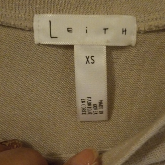 Beautiful blouse - Picture 2 of 3